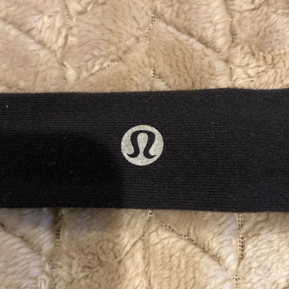 Lululemon Black soft fabric headband. EUC.